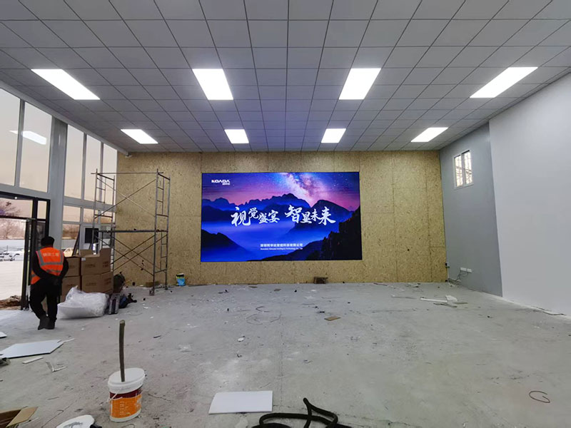 稼軒路臨建項目部應用柯華達P1.86室內全彩LED顯示屏