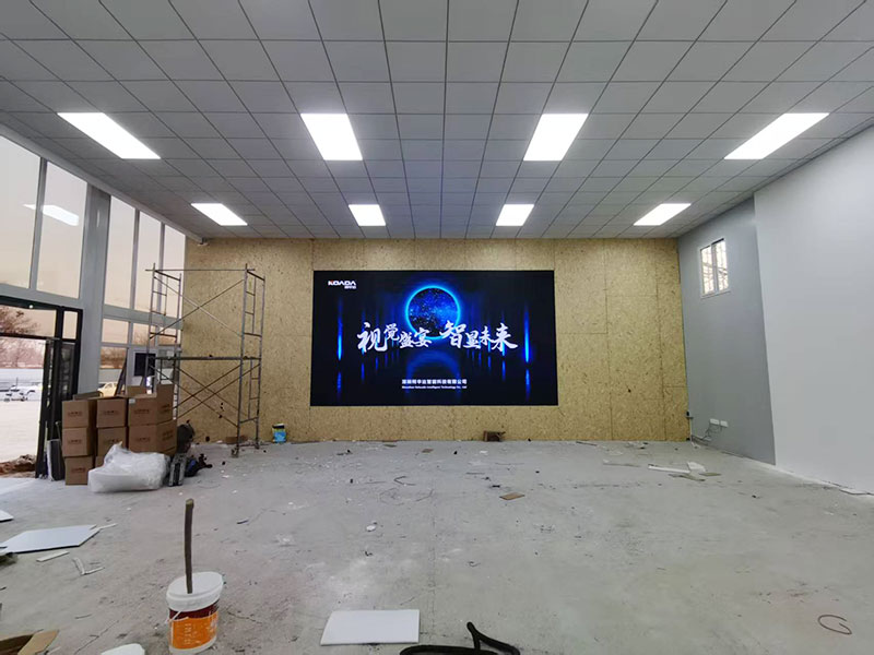 稼軒路臨建項目部應用柯華達P1.86室內全彩LED顯示屏