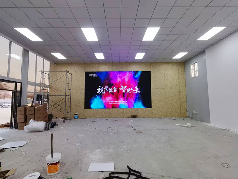 稼軒路臨建項目部應用柯華達P1.86室內全彩LED顯示屏