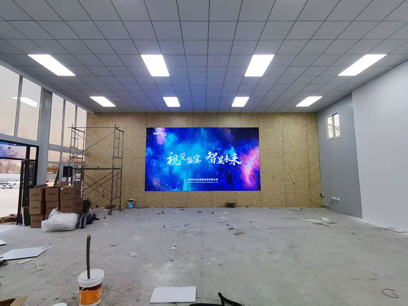 稼軒路臨建項目部應用柯華達P1.86室內全彩LED顯示屏